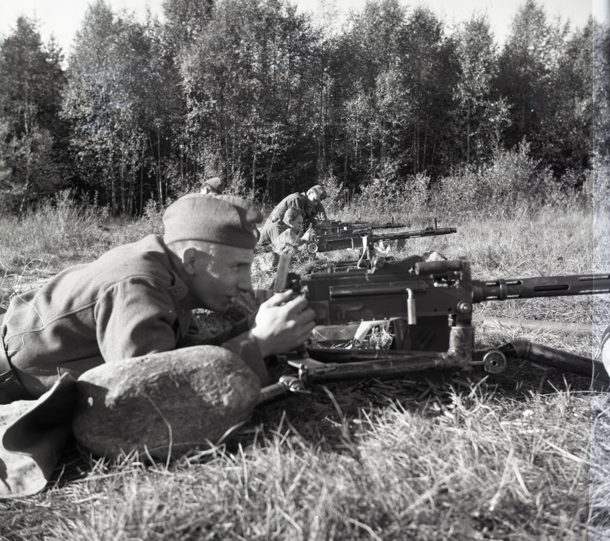 Bo Sallmander, Skjutövning med kulspruta. Värnplikt vid Norrlands dragonregemente K4, Umeå, 1955-1956.