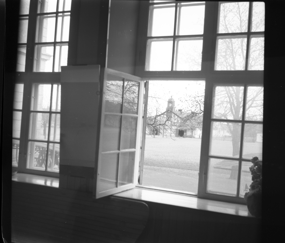 Bo Sallmander, View through a bay window. Norrland dragon regiment K4, Umeå, 1955-1956.