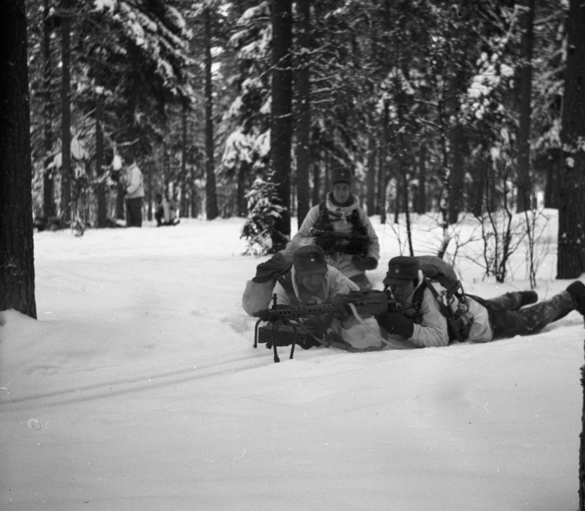 Bo Sallmander, Ball syringe ready for fire. Winter practice at Norrland dragon regiment K4, Umeå, 1955-1956.