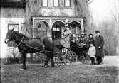 Forsmarks prästgård och kyrkoherde Murray med familj, Forsmark, Uppland 1914