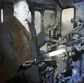 Förarhytten på ett gammalt lok på Borgholms station 16/1 1962.