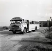 Buss vid Borgholms stationshus.