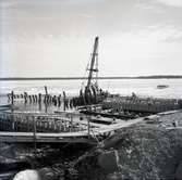 Arbete vid Grankullaviks hamn 8/4 1963.