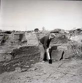Greby Alvar.
Stenhuggaren Ekelin arbetar i ett stenbrott.
Cementindustri i Böda, Mellböda 1/11 1961.