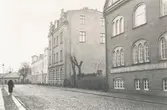 Strömgatan mellan Larmgatan och Kaggensgatan omkring 1920-25.
