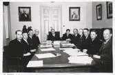 Från höger på kortet riksdagsman Tornegård, stadsfullmäktiges ordförande Gustaf L Jonsson, godsägare Jönsson, Barkestorp, G Arvidsson, Länsstyrelsen. Kalmar 1940-talet.