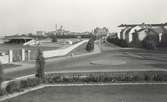 Fredriksskansgatan med idrottsplatsen till vänster omkring 1936