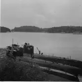 Lennart Wållberg Norrköping var förste kock på ubåten Neptun 1954 Neptuns långresa 1954.
U4, Sjöormen, Neptun vid laddningsbryggan på Märsgarn