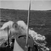 Lennart Wållberg Norrköping var förste kock på ubåten Neptun 1954 Neptuns långresa 1954.
Neptun mot fören, lite sjögång