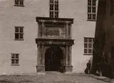 Huvudportalen på Inre Borggården.
