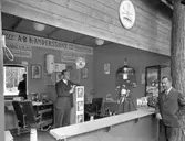 Det senaste inom frisyrbranschen presenteras på en utställning år 1935.