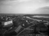 Vy över södra Herrhagen, hamnen och Kanikenäset från vattentornet år 1938.