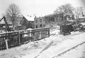 Skånska Cementgjuteriet bygger nytt åt Motoraktiebolaget Volvo i Herrgårdsgatsbacken 1944-45. Huset under rivning som kallades Svingården inhyste bl a en krog (!) på 1800-talet.