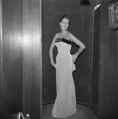 Mannekäng uppvisning på Jörnstedts affär.
18 september 1955.