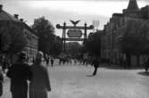 Utställningsportal på Drottninggatan för Karlstads Fabriks- och Hantverksförenings utställning i Stadsträdgården och Expositionshuset år 1927.