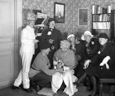 I maskeradtagen runt 1930. Fröken Husberg är beställare av fotot.