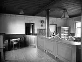 Bildsvit från Karlstads System AB tagen 1930 då systemet inte helt ut var ett nationellt, statligt bolag. Butik och kontor låg i hörnet Hamngatan–Västra Torggatan med filial i Haga kallad Haga 20 efter tomtnumret.