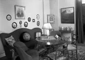 Interiör från Karl Adolf Falks våning i Bergqvisthuset vid torget i mitten på 1940-talet.