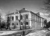 Tjäderskolans södra fasad år 1944.  Skolan invigdes den 8 november 1892.