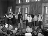 Folkskolans 100års-jubileum firas i Herrhagsskolans aula 1942.