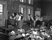 Folkskolans 100års-jubileum firas i Herrhagsskolans aula 1942.