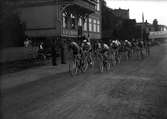 Cykelloppet Herrhagen runt 1942. Målrakan på Strandvägen in mot stan.