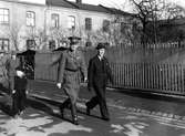 Kronprinsen, sedermera kung Gustav VI Adolf, besöker KMV på Herrhagen 1943.