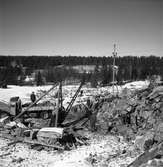 Bildserie tagen 1947 som visar mark- och grundarbeten inför starten av byggandet av etapp 2 av kooperativa förbundets Svenska Rayon-anläggning i Vålberg. Grumsföretaget Byggnads AB Nordolf antogs som entreprenör för arbetet.