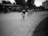 Cykelloppet Herrhagen runt 1941. Herrhagsgatan ner mot viadukten vid Karlstad Östra.