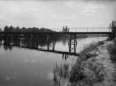 Bro från Örsholmen till Lamberget/Tormestad på en bild från ca 1920. I bakgrunden östra järnvägsbron.