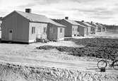 Första utbyggnaden av bostäder inför etableringen av en cellullfabrik i Vålberg / Älvenäs gjordes 1942.