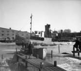 Tingvalla bryter isen i Inre hamn inför årets fraktsäsong våren 1949.