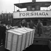 Forshaga lastas i Inre Hamn ca år 1950.