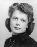 En bildkavalkad med Dan Gunners arbete i ateljén och med beställningsuppdrag.