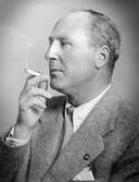 En bildkavalkad med Dan Gunners arbete i ateljén och med beställningsuppdrag.