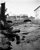 Skillerälven uppströms mot kvarn- och järnvägsbron på en bild tagen 1903.