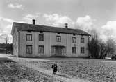 Uggebols gård, Hveem i Ölme socken den 5 april 1938.