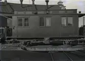 Vagn tillhörande Kalmar-Berga järnväg på vändplatta, troligen i Kalmar.