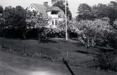 Huset på Rådavägen 10 i Sjövalla, Mölndal. Byggt av Agda och Carl-Henrik Carlson, år 1925. Okänt datum, sannolikt 1950-talet.

För mer information om bilden se under tilläggsinformation.