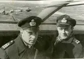 Gåva av Kenneth Larsson, son till Gösta Larsson. Fotografier från Gösta Larssons tjänstgöring i flottan. Fotgrafier från 1937 - 1954.
Kapten Sjöblom och Fänrik Trapp