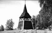 Klockstapeln vid Idenors kyrka.
