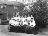 Från avskedsbjudningen för åttan, 1 juni 1905. Lillstugan, Gävle.
