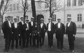 Utanför läroverket, Birger Enlund nr 5 från vänster. Fotograf Reimers, Gävle.
