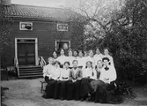 Från avskedsbjudningen för åttan, 1 juni 1905. Lillstugan, Gävle.

