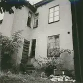Gårdssidan av de fastigheter i kvarteret Beckasinen som revs 1975.