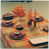 Dukning med matservis från Domus, på varuhuset i Kalmar.