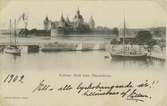 Kalmar Slott från Tullbron.
Dillbergs Bokhandel, Kalmar.
1902
Ett i allo lyckobringande år!!
Tillönskas af Ellen.