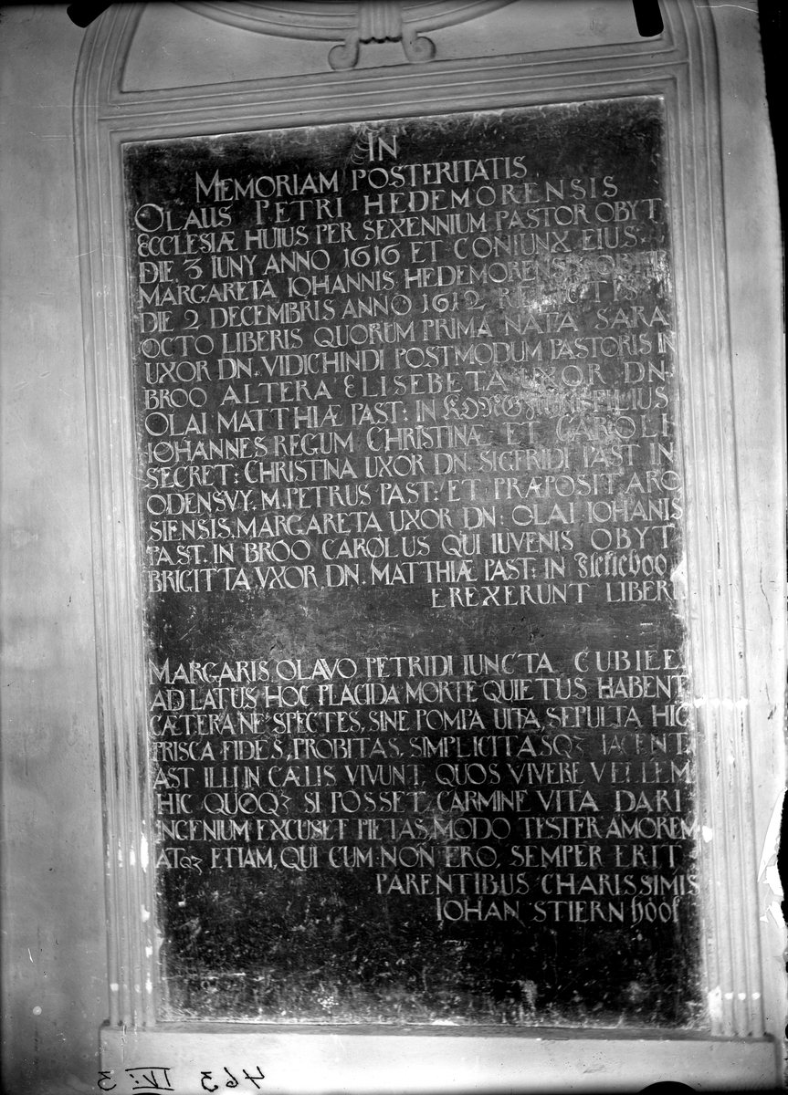 Ellert Johan Viktor Sörman, Gravhäll, Bro kyrka 1931. Fotograf E Sörman.