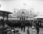 Gävleutställningen 1901. En industri- och slöjdutställning som arrangerades i samband med att det 19:e allmänna lantbruksmötet hölls i Gävle denna sommar. Utställningsarkitekt var Sigge Cronstedt. Utställningsområdet låg söder om Valbogatan mot Hantverkargatan och mellan Norra Skeppargatan och Byggmästargatan. I paviljonger visade Norrlandsföretag sina produkter. Kungligheter som besökte utställningen var kung Oscar II, kronprins Gustav och prins Carl med hustru Ingeborg.