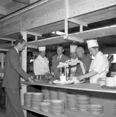 Gävleutställningen 1946
arrangerades 21 juni - 4 augusti. En utställning med anledning av Gävle stads 500-årsjubileum. På 350.000 kv.m. visade 530 utställare sina produkter. Utställningen besöktes av ca 760.000 personer.

Personalledningen vid restaurangerna Tre Ankare och Silverströmmen

